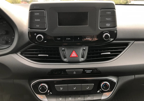 Hyundai I30 cena 45900 przebieg: 220000, rok produkcji 2020 z Daleszyce małe 596